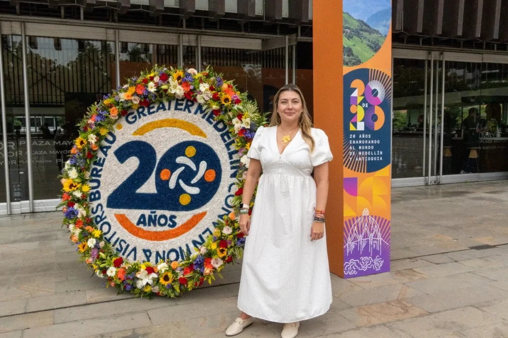 Retrato de la directora ejecutiva Juliana Cardona Quirós durante el encuentro institucional Let's Meet Medellín y Antioquia.